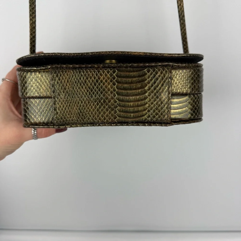 Vintage Faux Snakeskin Crossbody Purse – Gold Hardware, Magnetic Snap Closure - Picture 9 of 10
